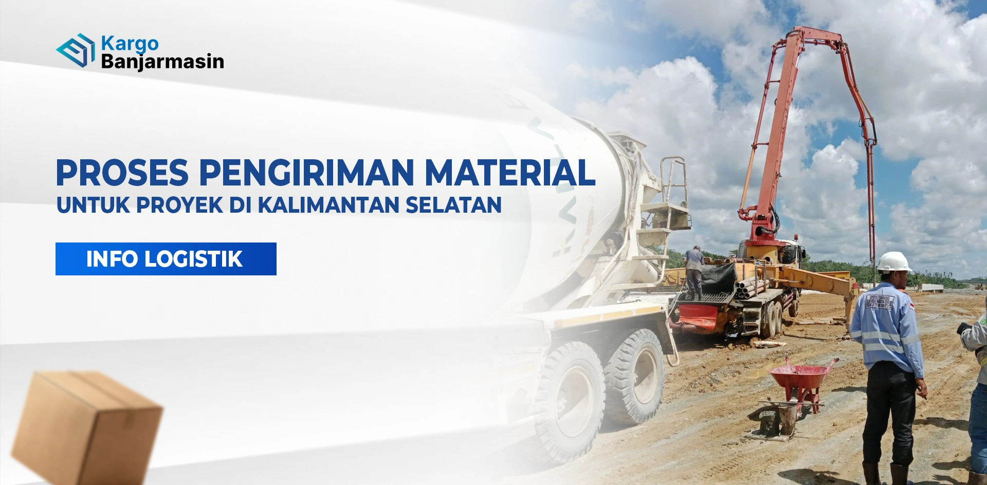 Proses pengiriman material proyek di Kalimantan Selatan menggunakan armada truk dan peralatan konstruksi di area pembangunan.
