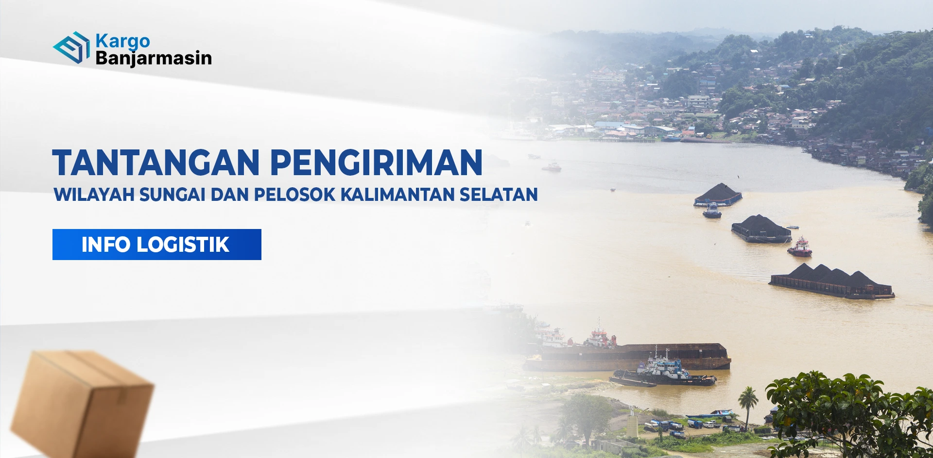 Kapal dan tongkang melintas di sungai Kalimantan Selatan sebagai ilustrasi tantangan pengiriman ke daerah terpencil.